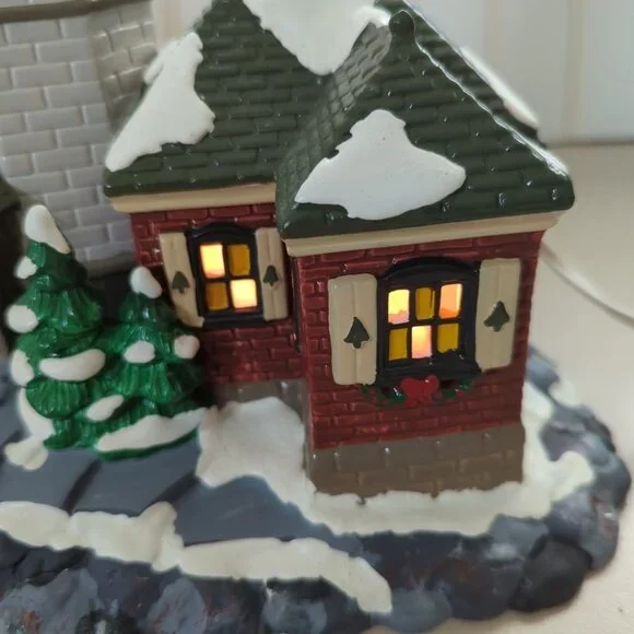 Dept. 56 Christmas Cove Lighthouse  - Retired - Picture 5 of 12